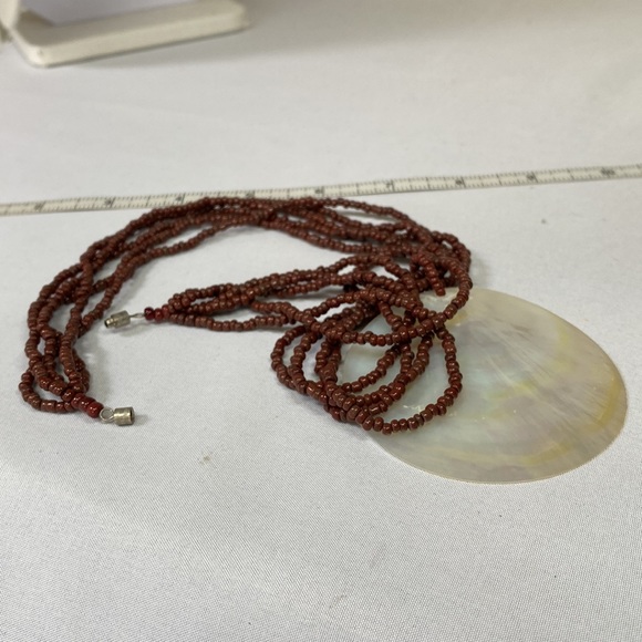 Large polished shell necklace brown seed beads - Picture 10 of 10